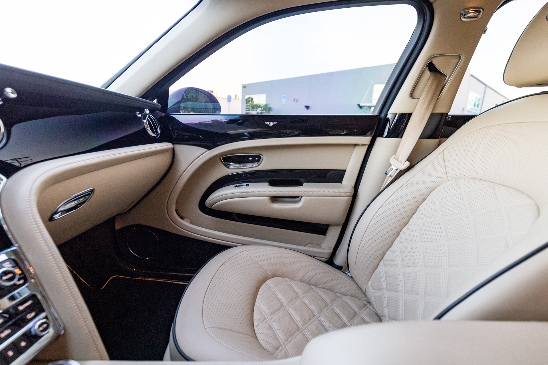 Sau 7 năm với 37.000 km, “biệt thự di động” Bentley Mulsanne Speed chỉ còn  gần 14 tỷ - Tạp Chí Siêu Xe