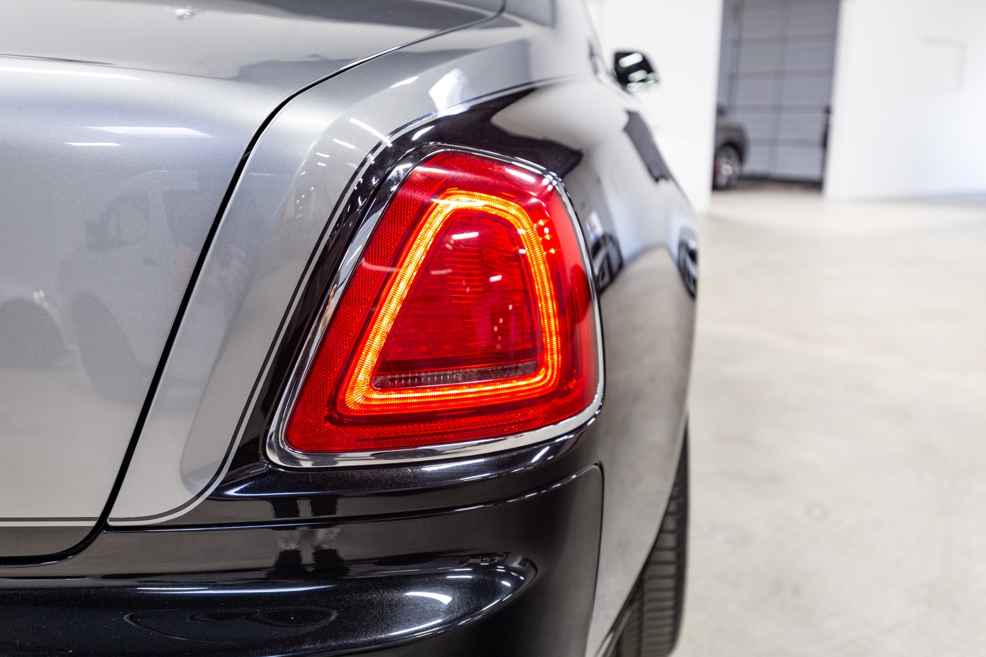 Used 2018 RollsRoyce Wraith STARLIGHT HEADLINER TWOTONE EXTERIOR  BESPOKE INTERIOR LOADED For Sale 249800  Chicago Motor Cars Stock  JUX87080DC