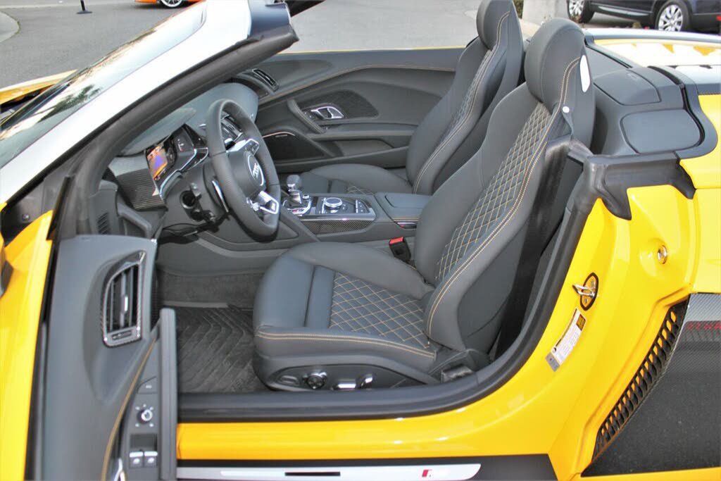 2022 Audi R8 Spyder Interior