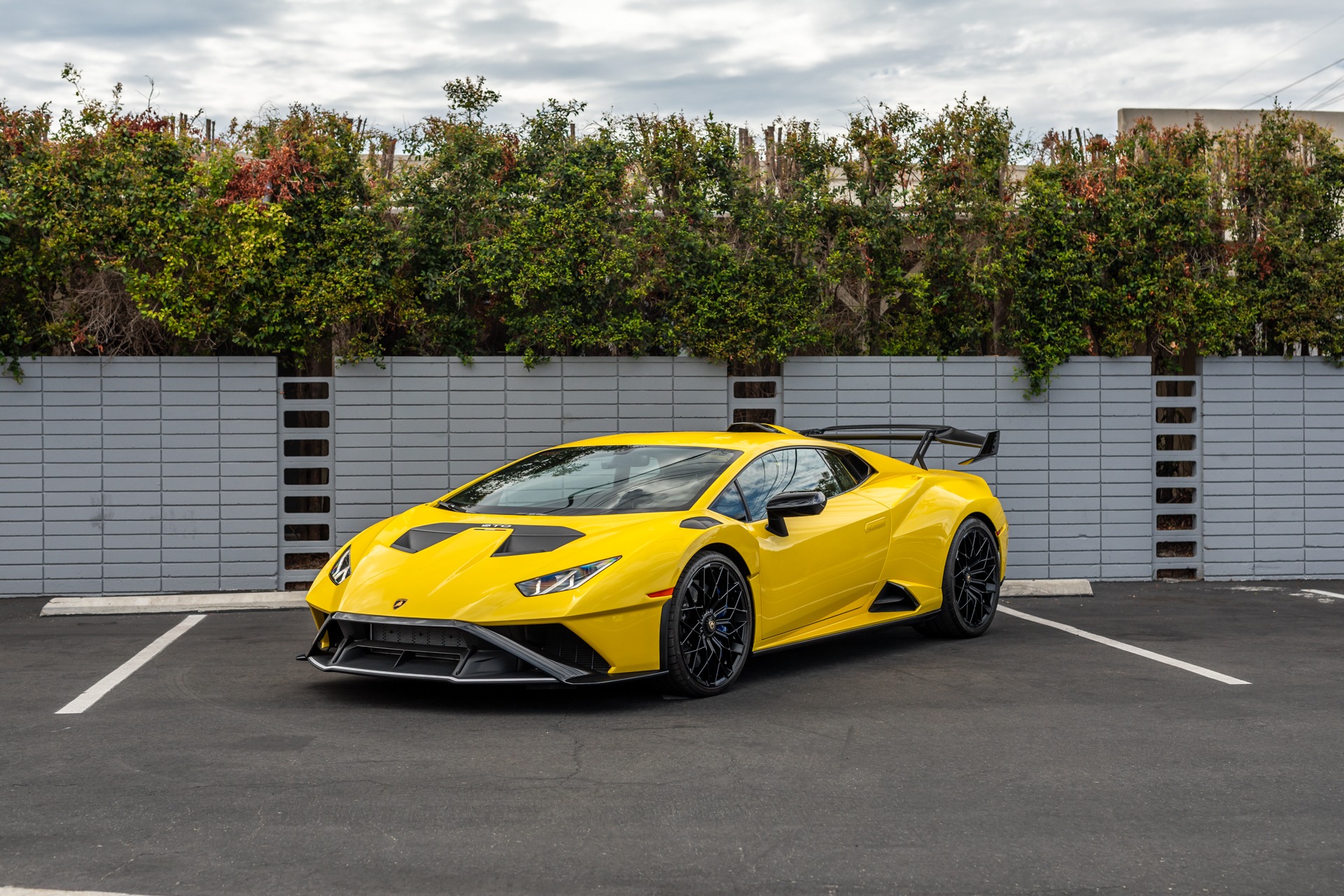2022 Lamborghini Huracan Sto Price