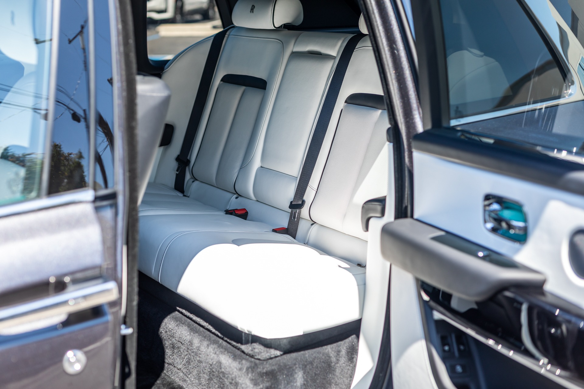 2015 RollsRoyce Ghost VSpecification  Interior Rear Seats  Caricos