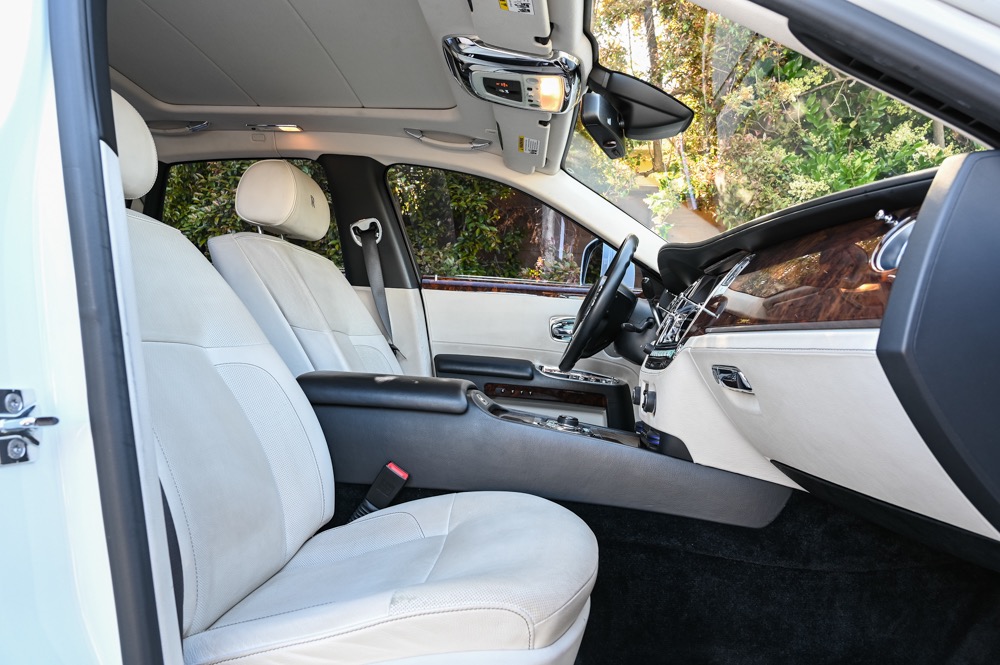 Chi tiết RollsRoyce Ghost bán lại với giá gần 11 tỷ đồng tại Hà Nội