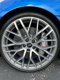 Used 2017 Audi R8 5.2 quattro V10 Plus for sale Sold at iLusso in Costa Mesa CA 92626 23