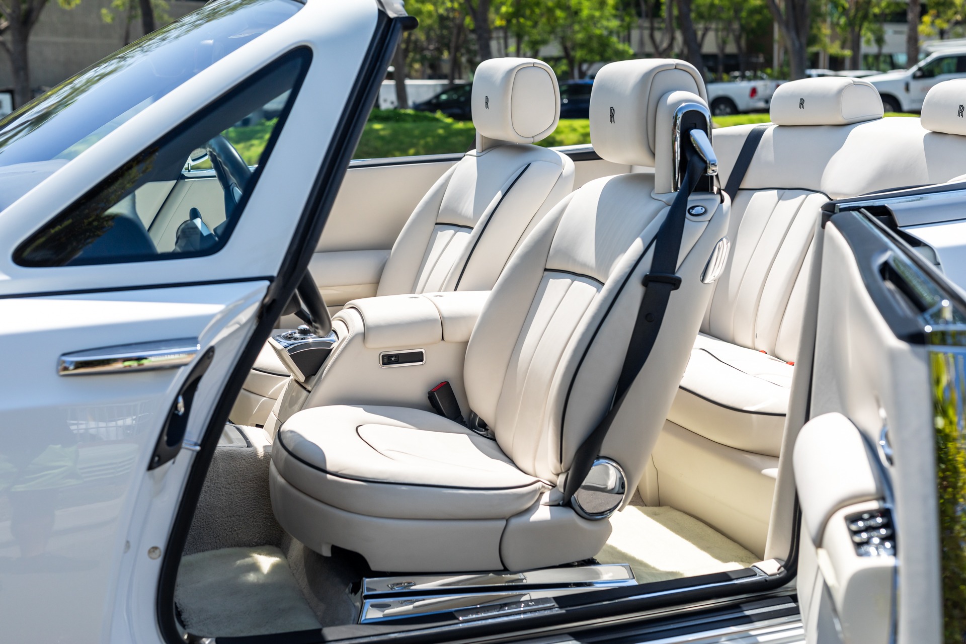 Giá xe Rolls Royce Phantom Drophead 2023  Đánh giá Thông số kỹ thuật  Hình ảnh Tin tức  Autofun