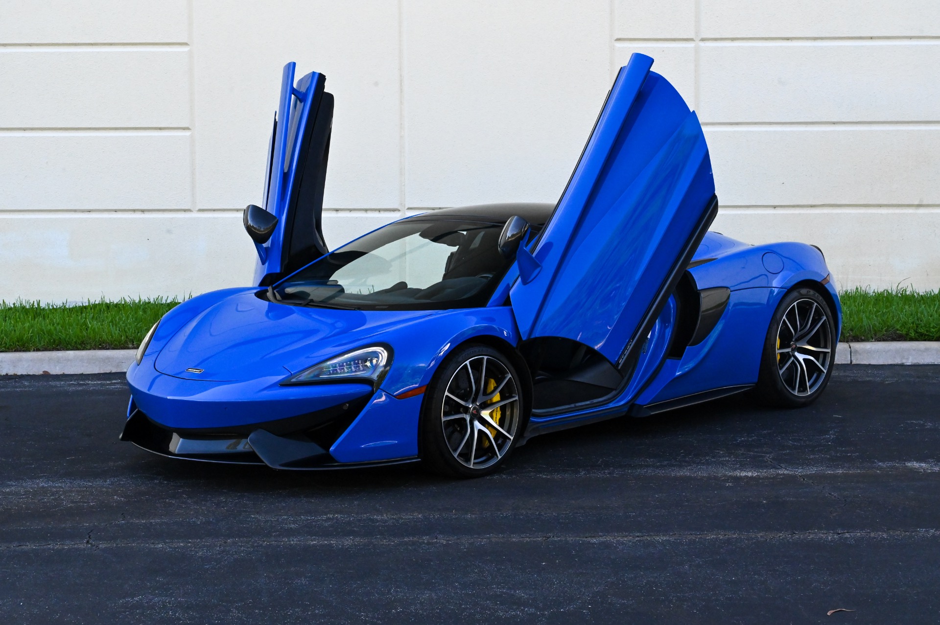 Used 2018 McLaren 570GT For Sale (Sold) | iLusso Stock #M05077