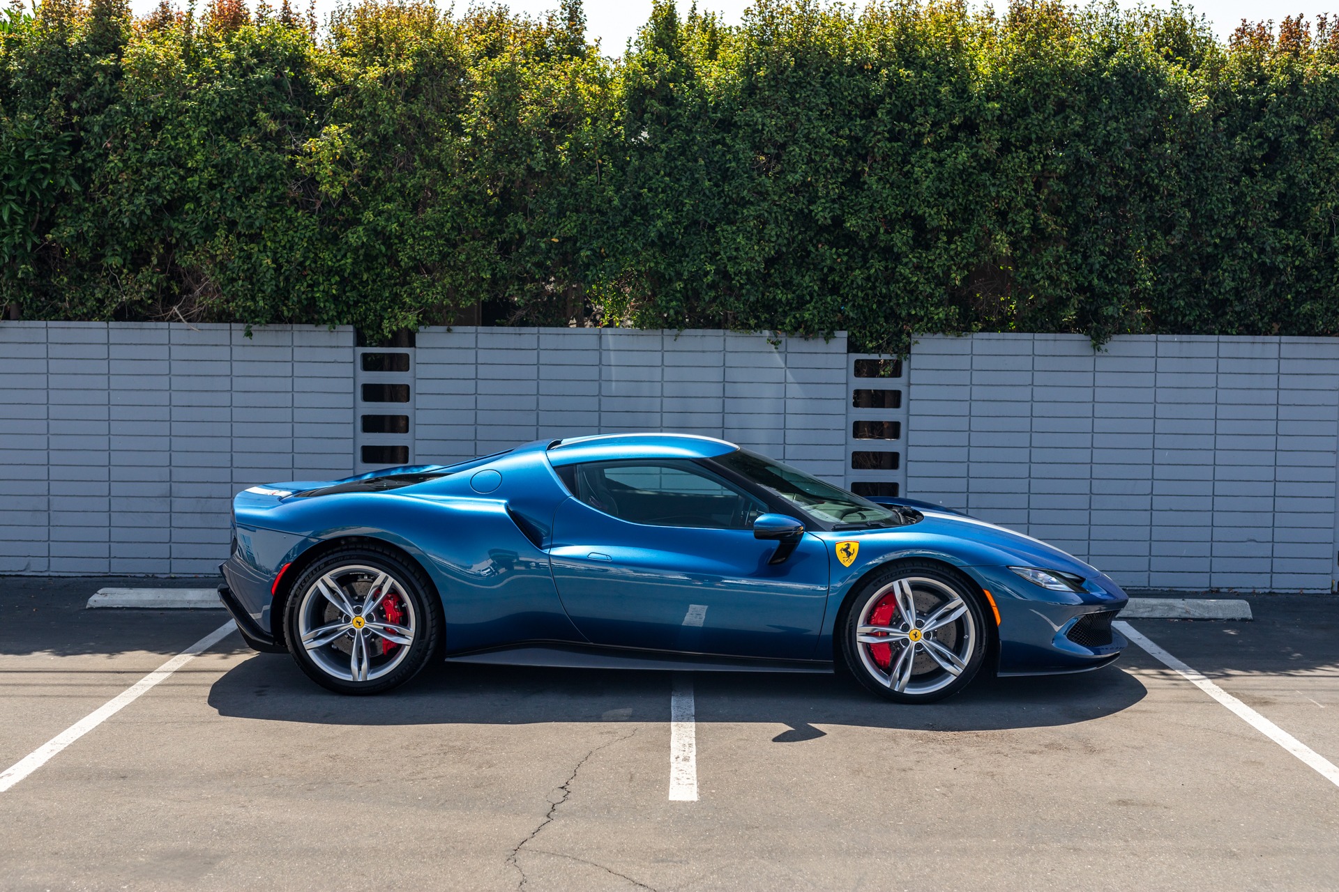 定価20万 Ferrari レザーブルゾン フェラーリ 伝説のエンツォ・フェラーリが約4億2,000万円で落札される
