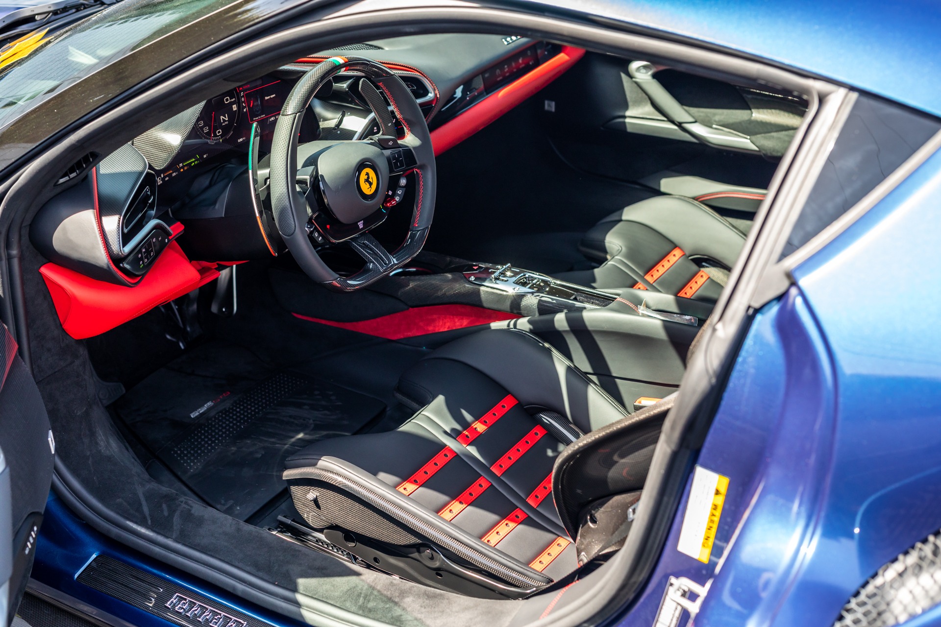 定価20万 Ferrari レザーブルゾン フェラーリ 伝説のエンツォ・フェラーリが約4億2,000万円で落札される