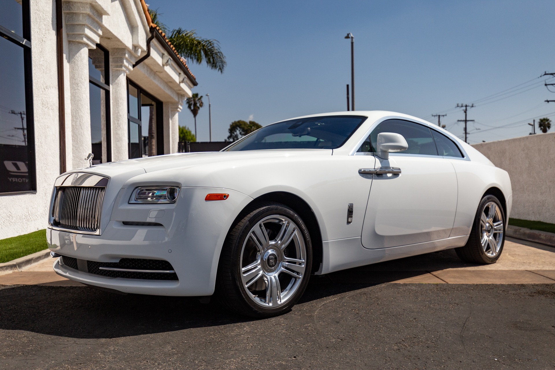 Sài Gòn Xe sang RollsRoyce Wraith thay đổi phong cách với lớp decal xanh  lá lạ mắt