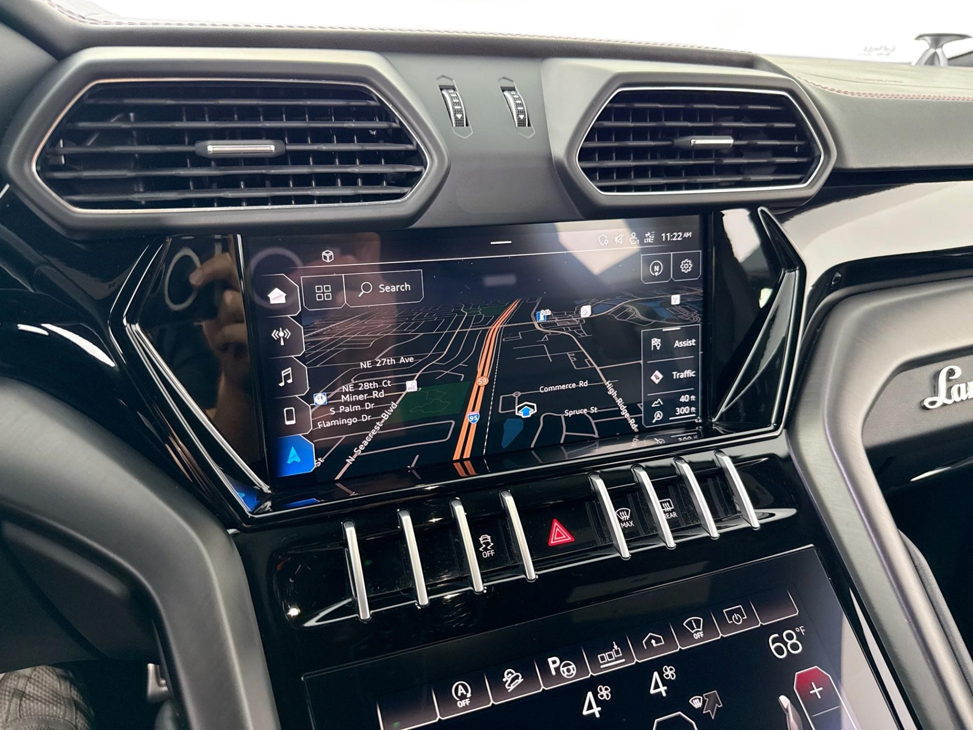 2021 Lamborghini Urus Base - Photo 16