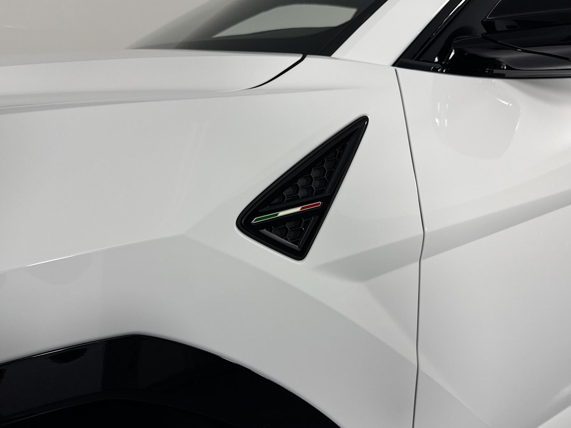 2021 Lamborghini Urus Base - Photo 44