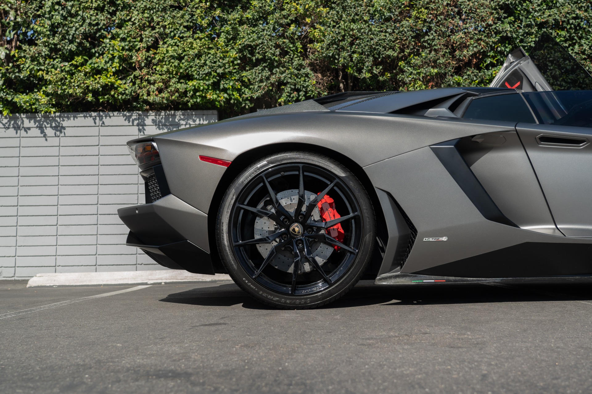 2015 Lamborghini Aventador LP 700-4 Roadster photo 9