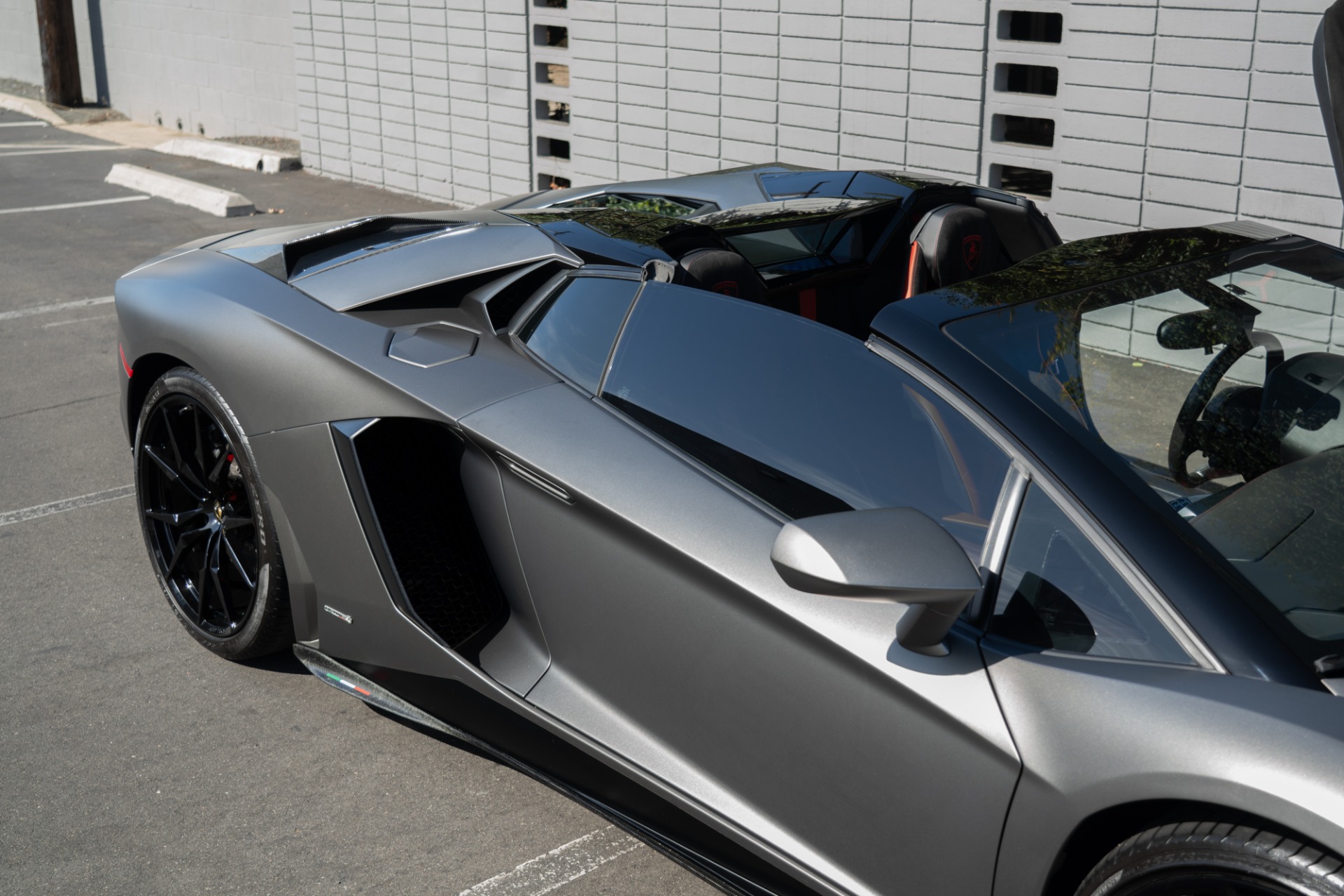 2015 Lamborghini Aventador LP 700-4 Roadster photo 17