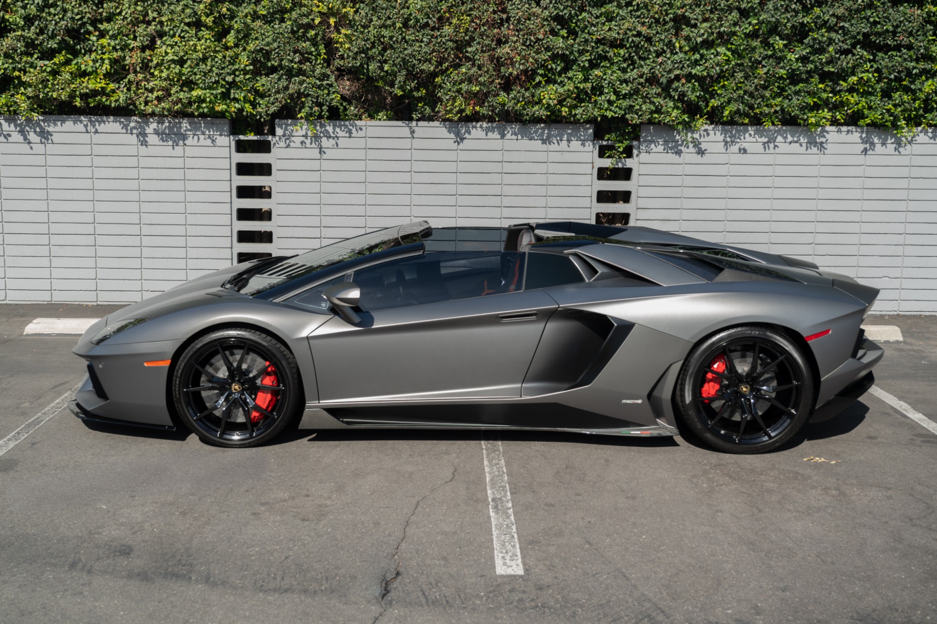 2015 Lamborghini Aventador LP 700-4 Roadster photo 25