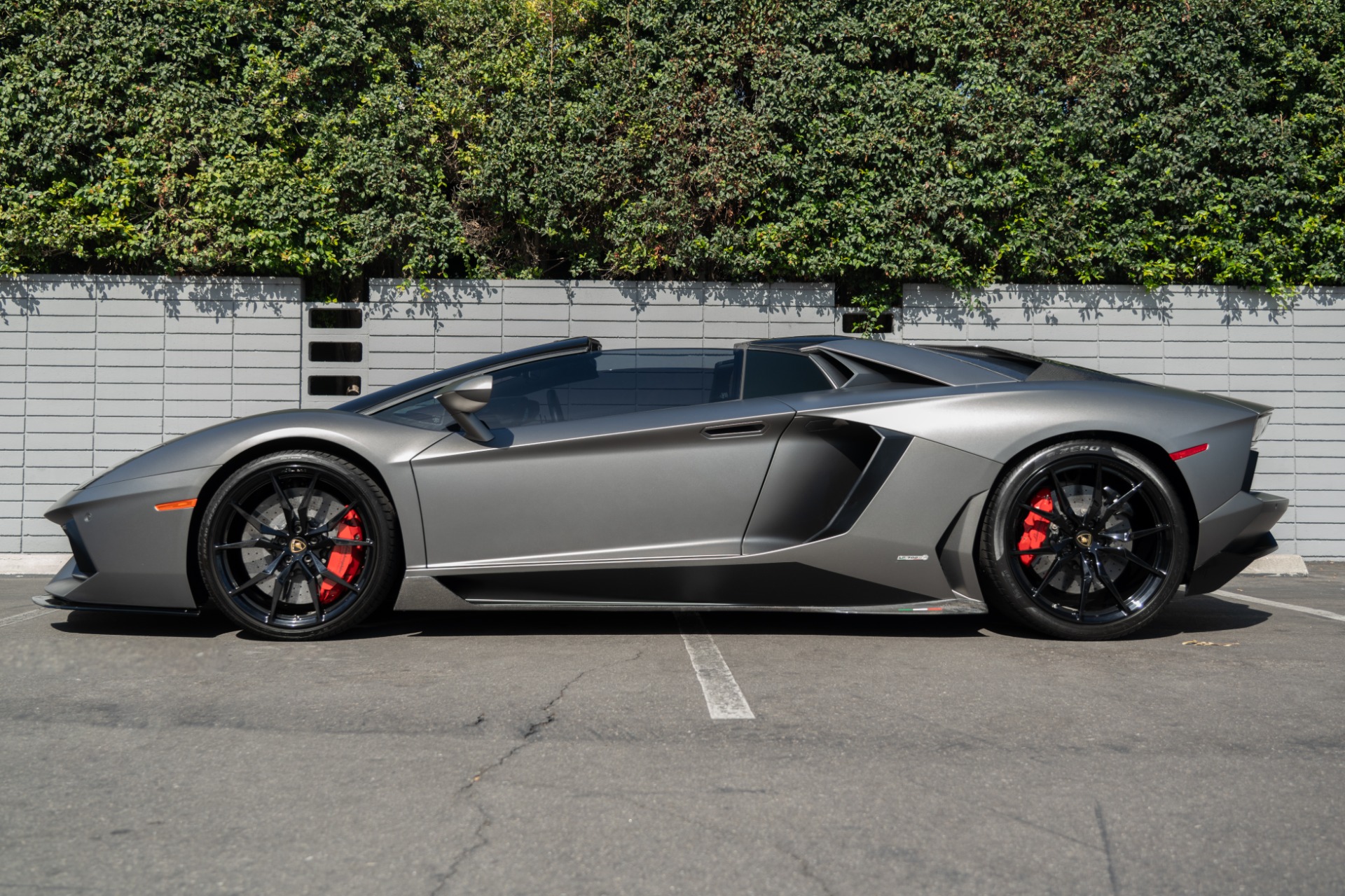 2015 Lamborghini Aventador LP 700-4 Roadster photo 26