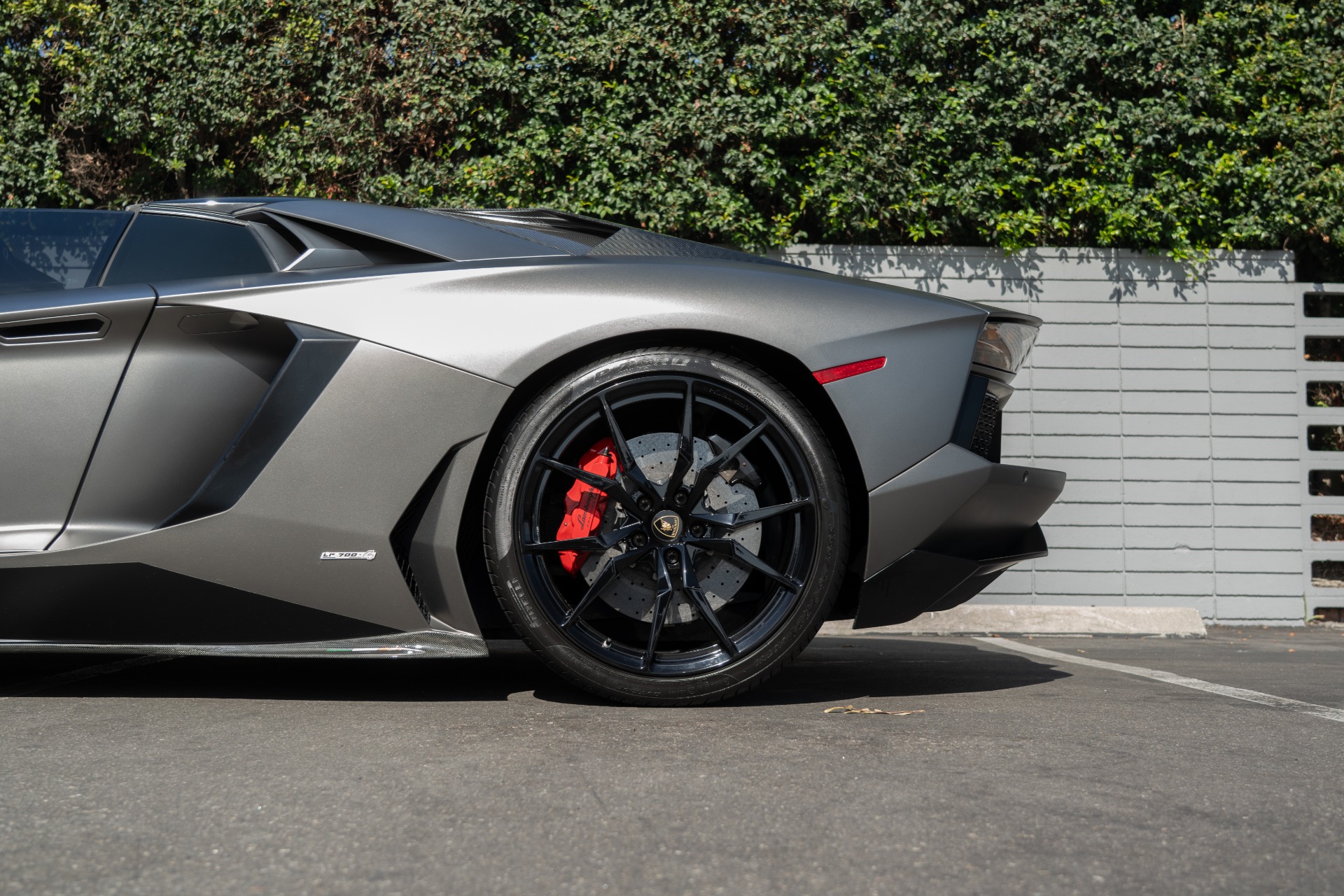 2015 Lamborghini Aventador LP 700-4 Roadster photo 28