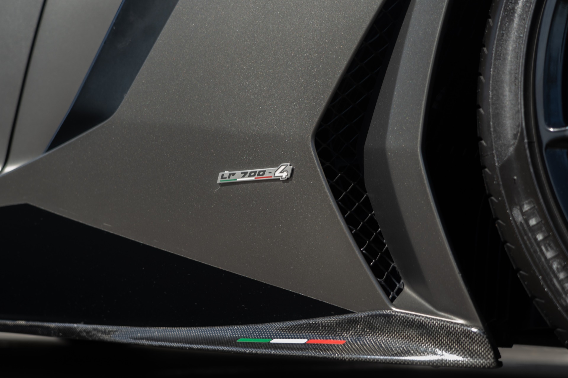 2015 Lamborghini Aventador LP 700-4 Roadster photo 29