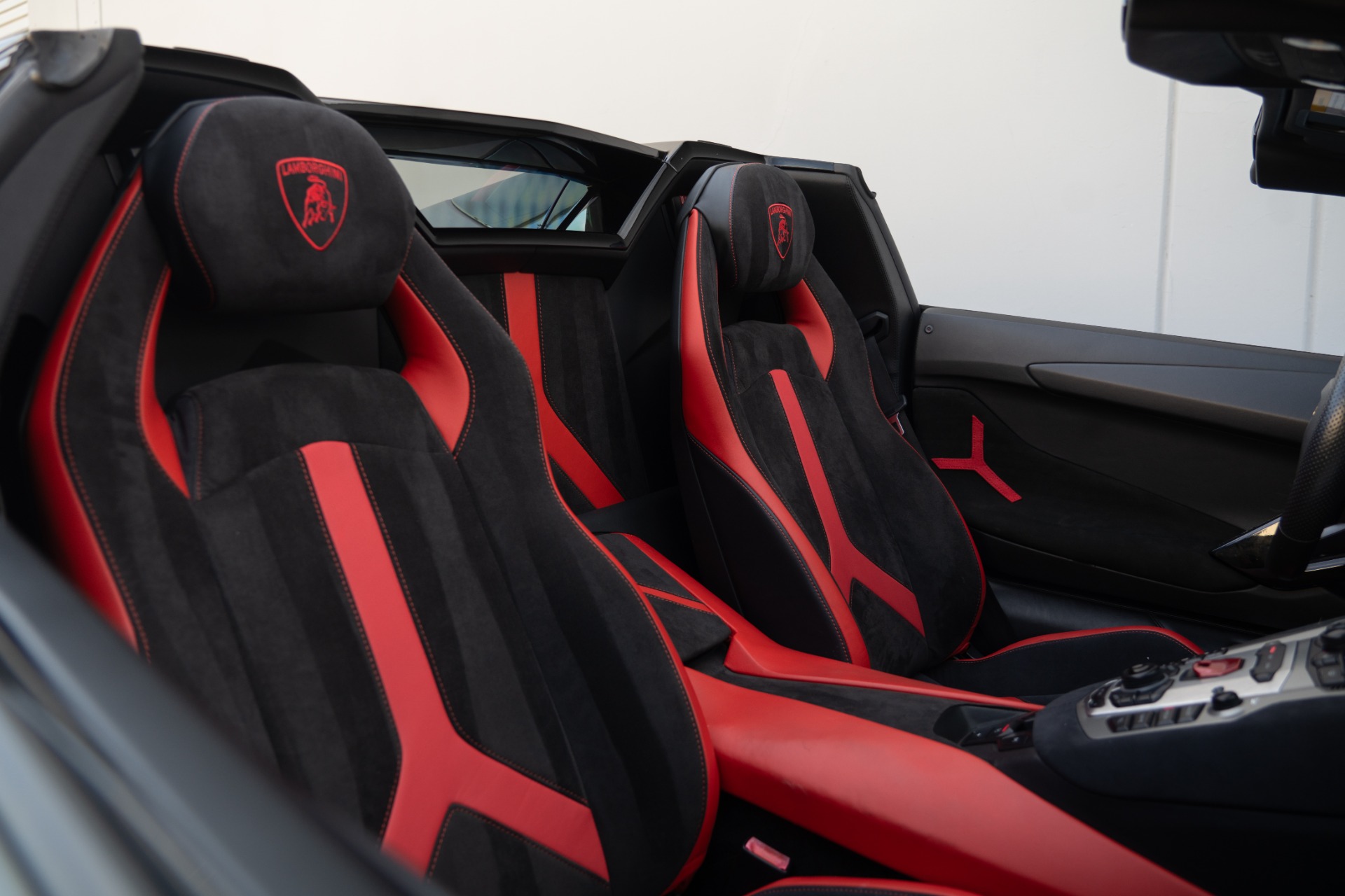 2015 Lamborghini Aventador LP 700-4 Roadster photo 38