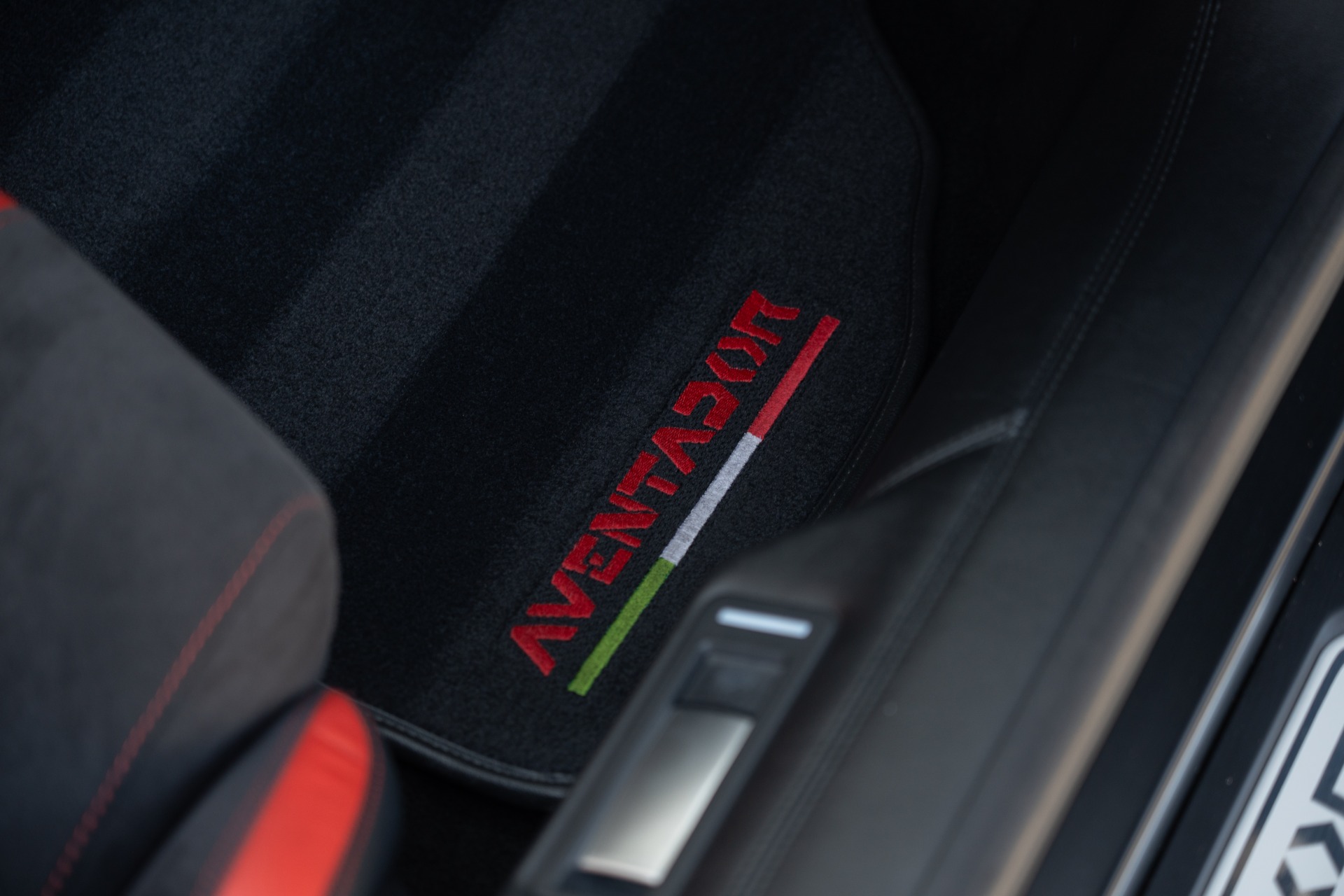 2015 Lamborghini Aventador LP 700-4 Roadster photo 43