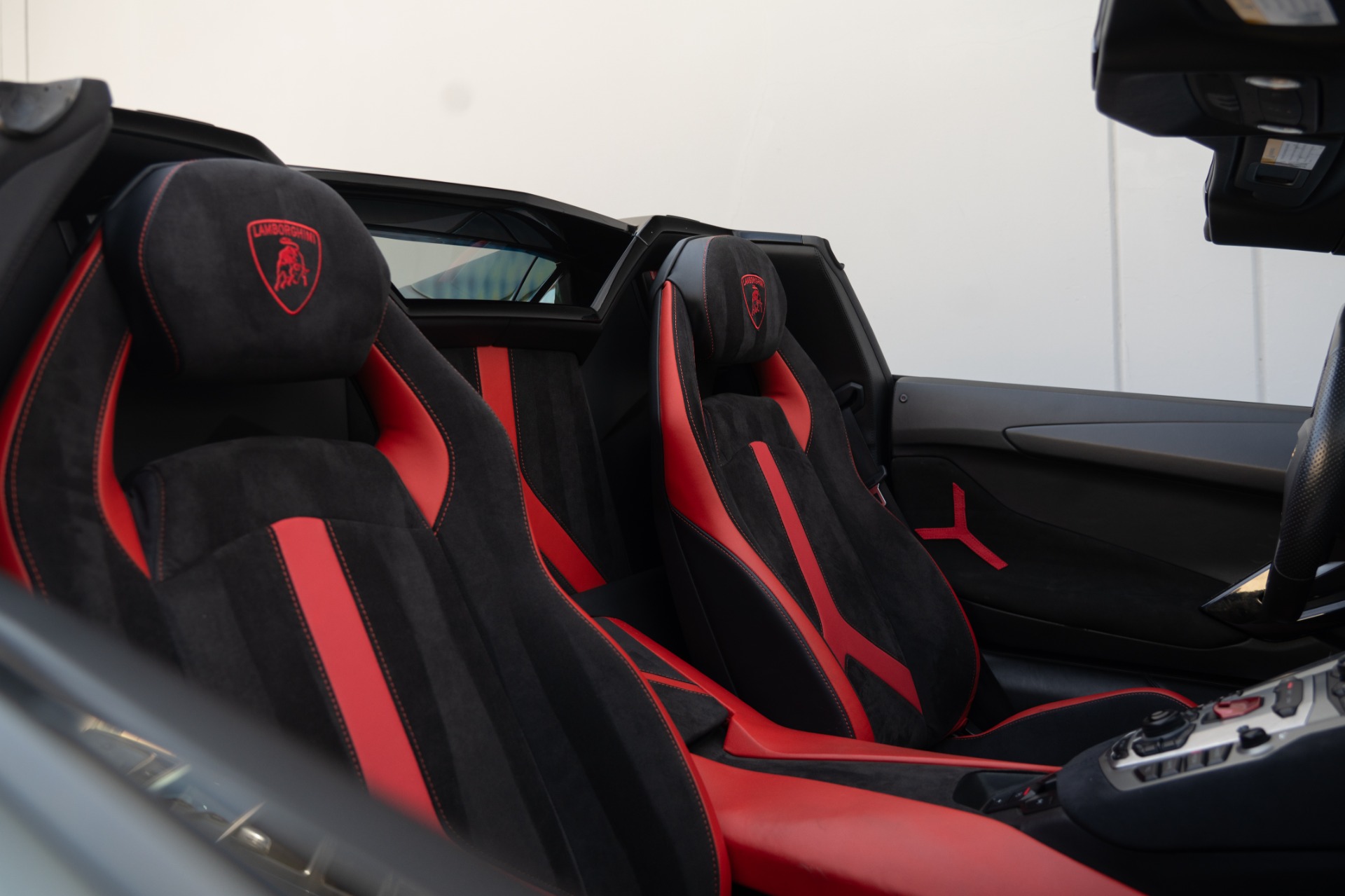 2015 Lamborghini Aventador LP 700-4 Roadster photo 5
