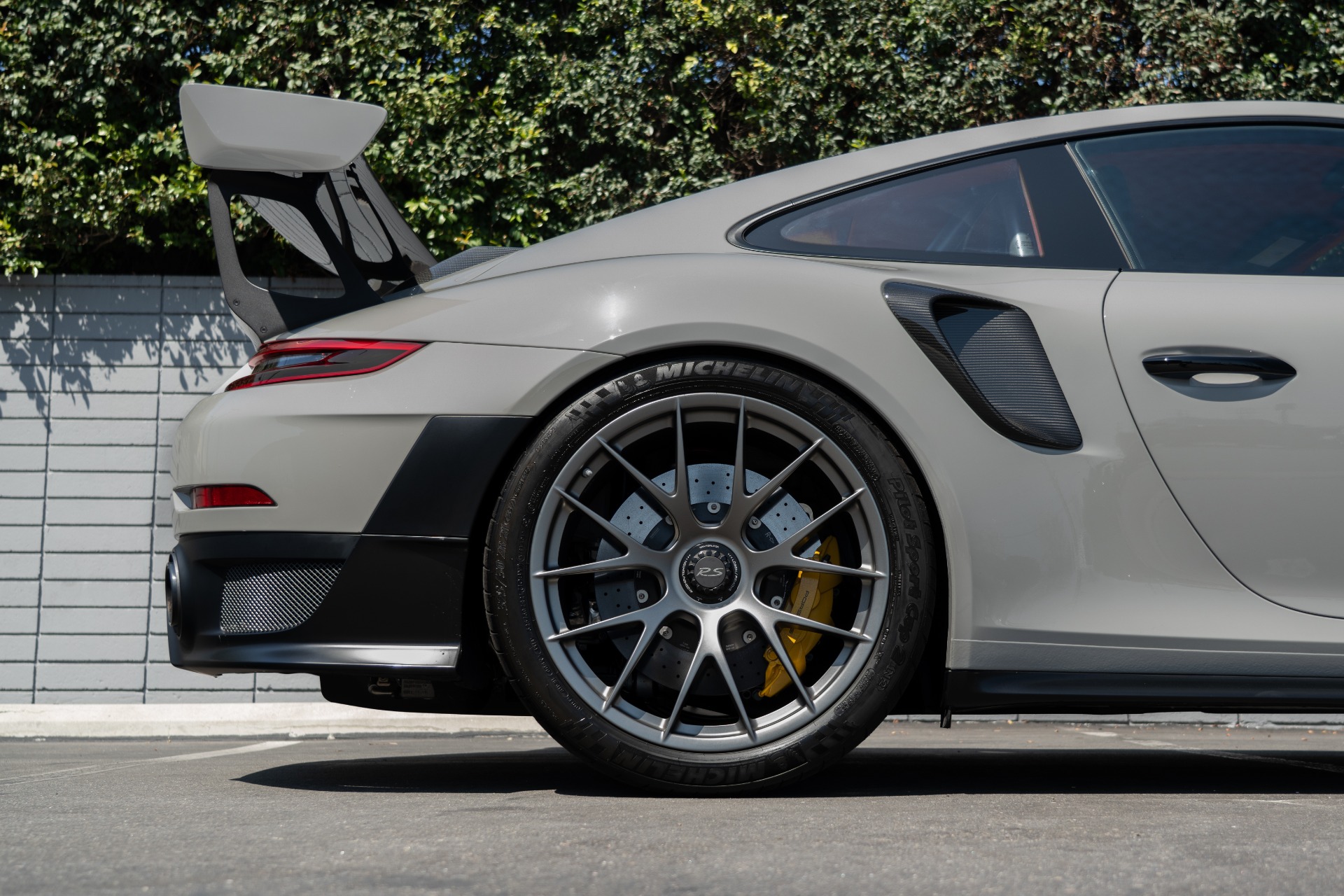 2018 Porsche 911 GT2 RS photo 10