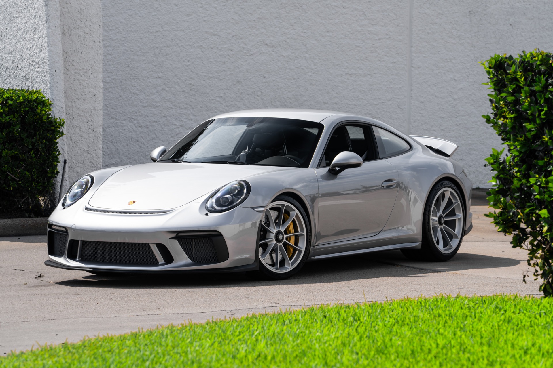 2018 Porsche 911 GT3 Touring photo 3