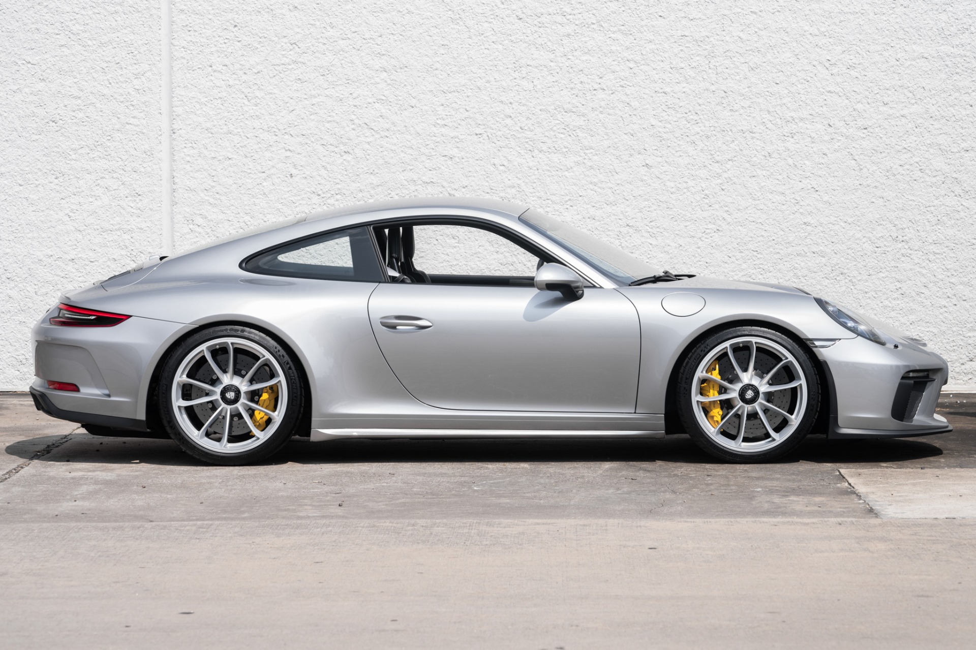 2018 Porsche 911 GT3 Touring photo 4