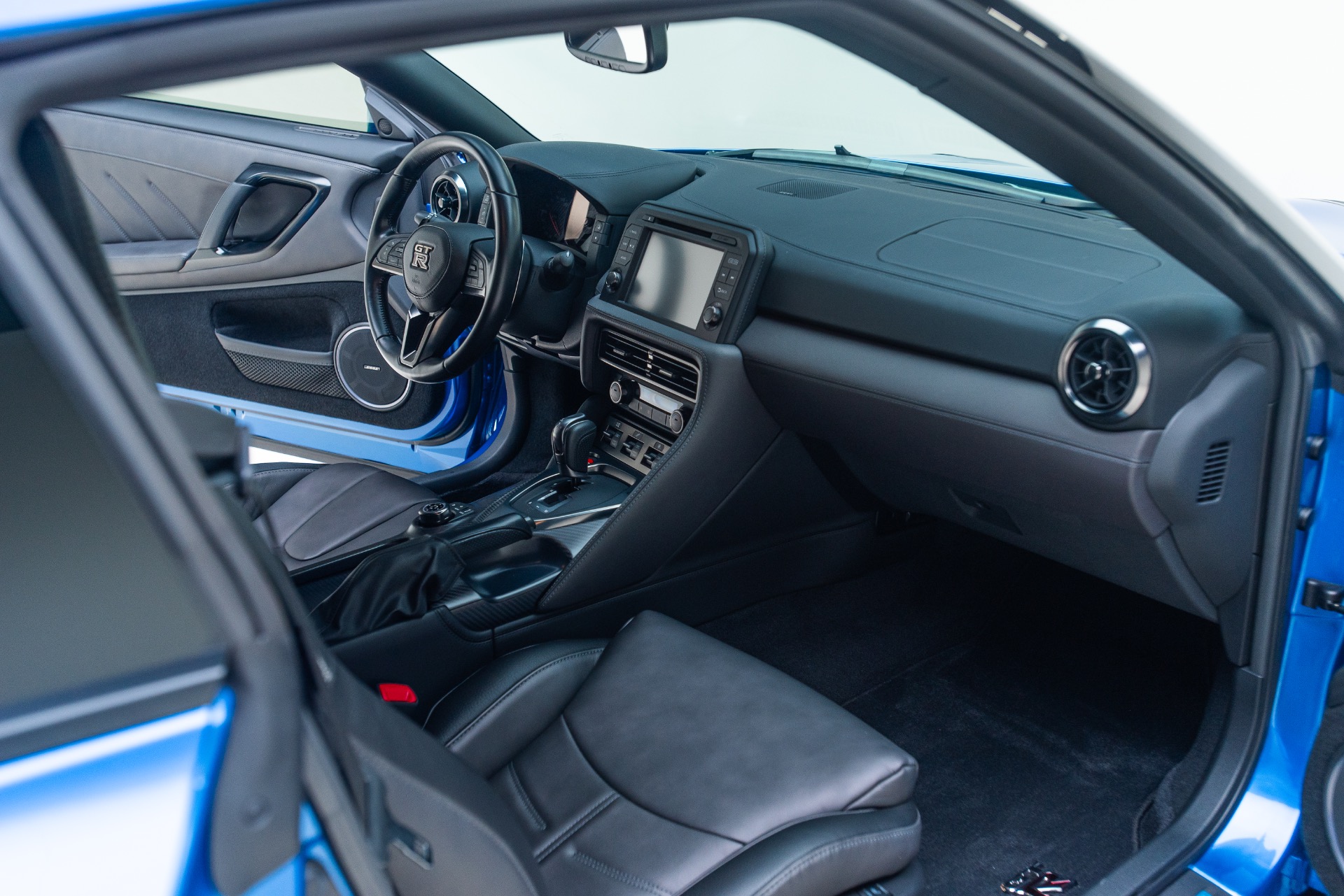 2021 Nissan GT-R Premium - Photo 34