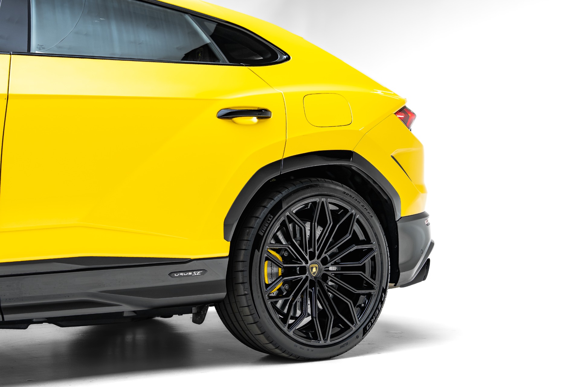 2025 Lamborghini Urus SE - Photo 17