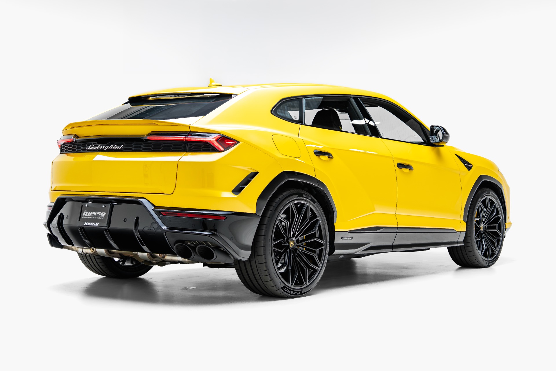 2025 Lamborghini Urus SE - Photo 2