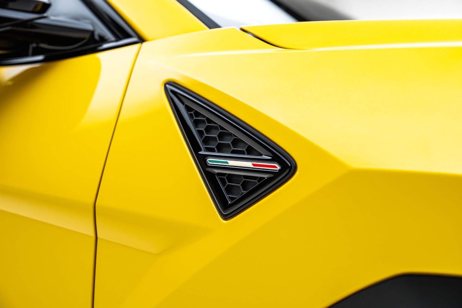 2025 Lamborghini Urus SE - Photo 27
