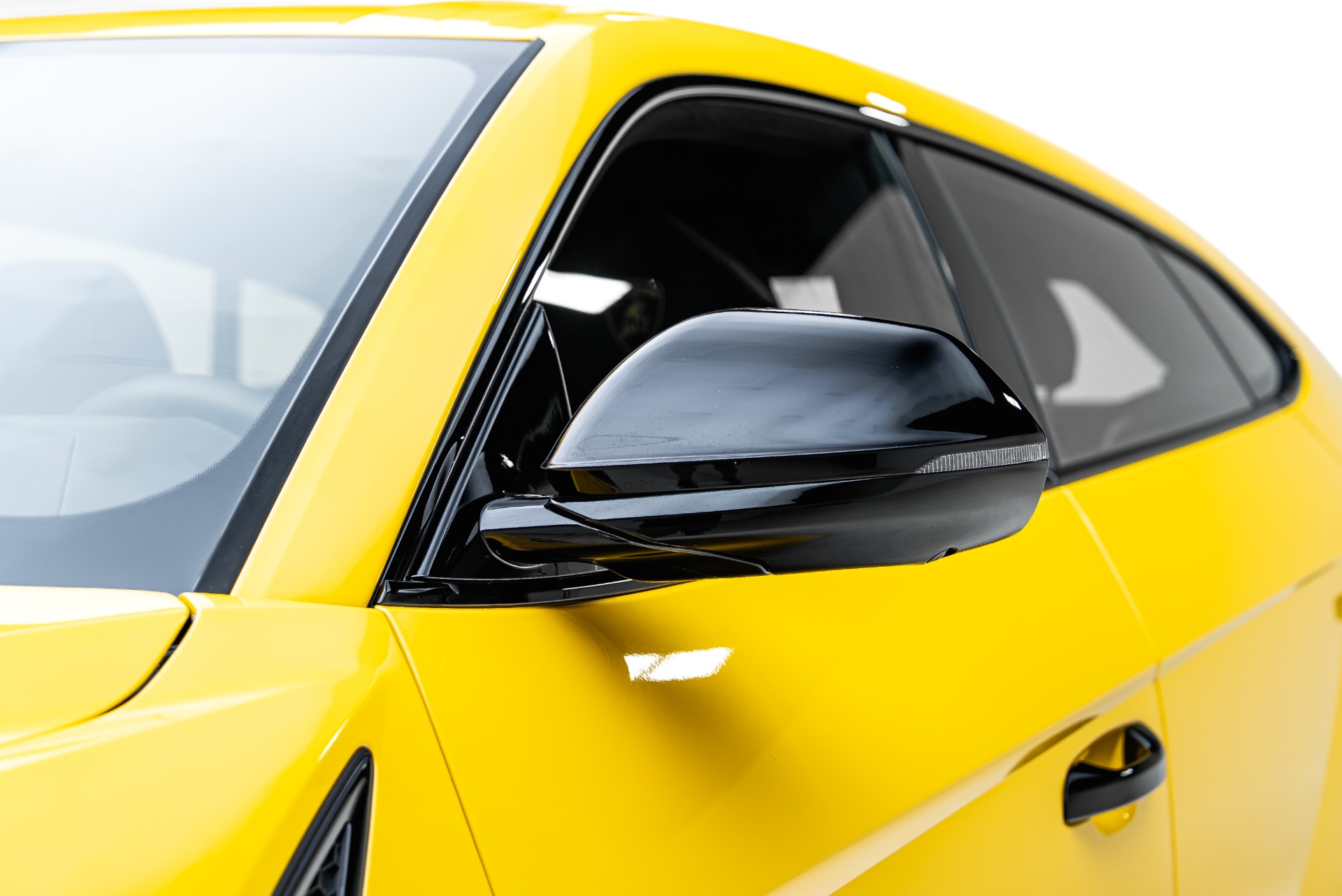 2025 Lamborghini Urus SE - Photo 28