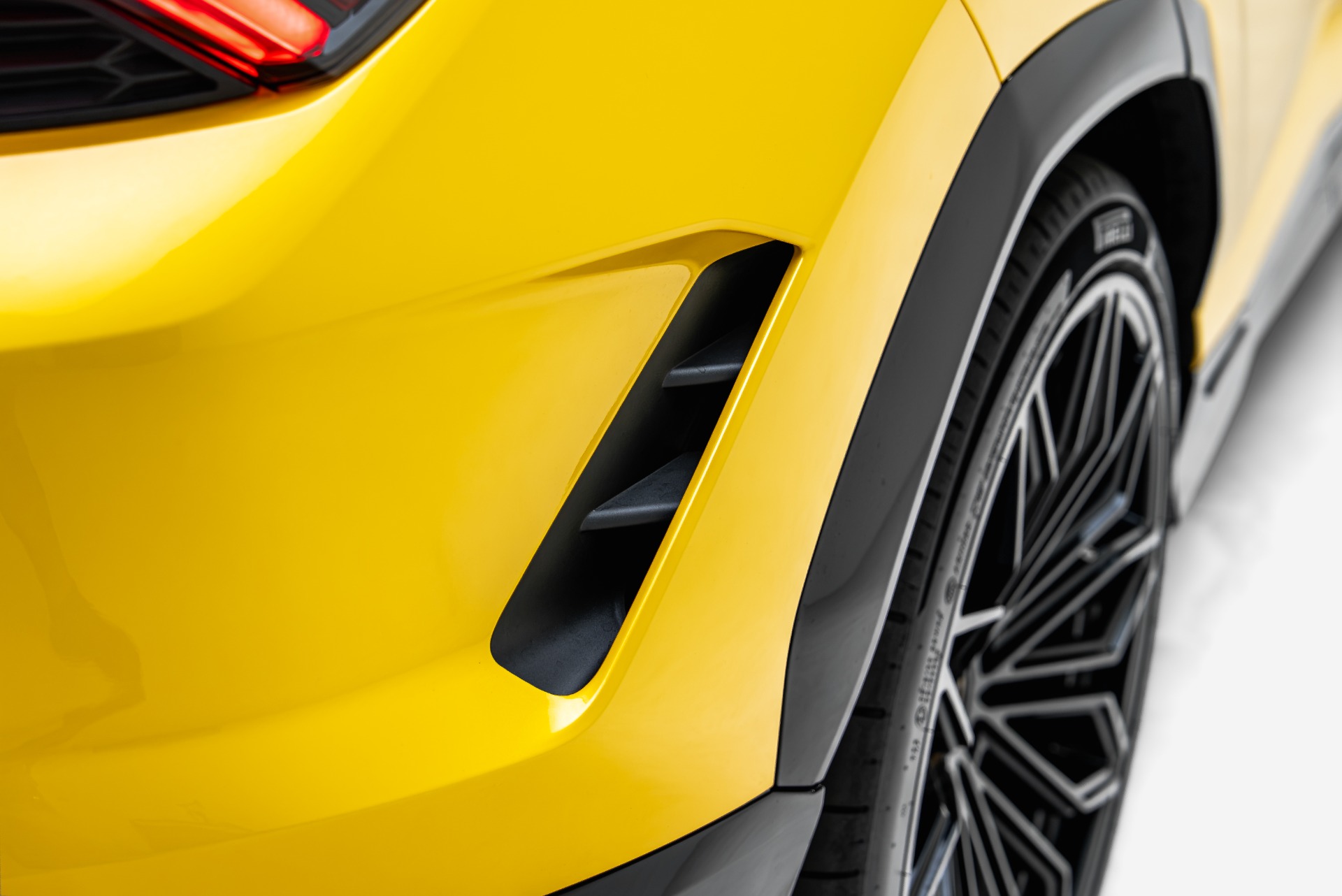 2025 Lamborghini Urus SE - Photo 31