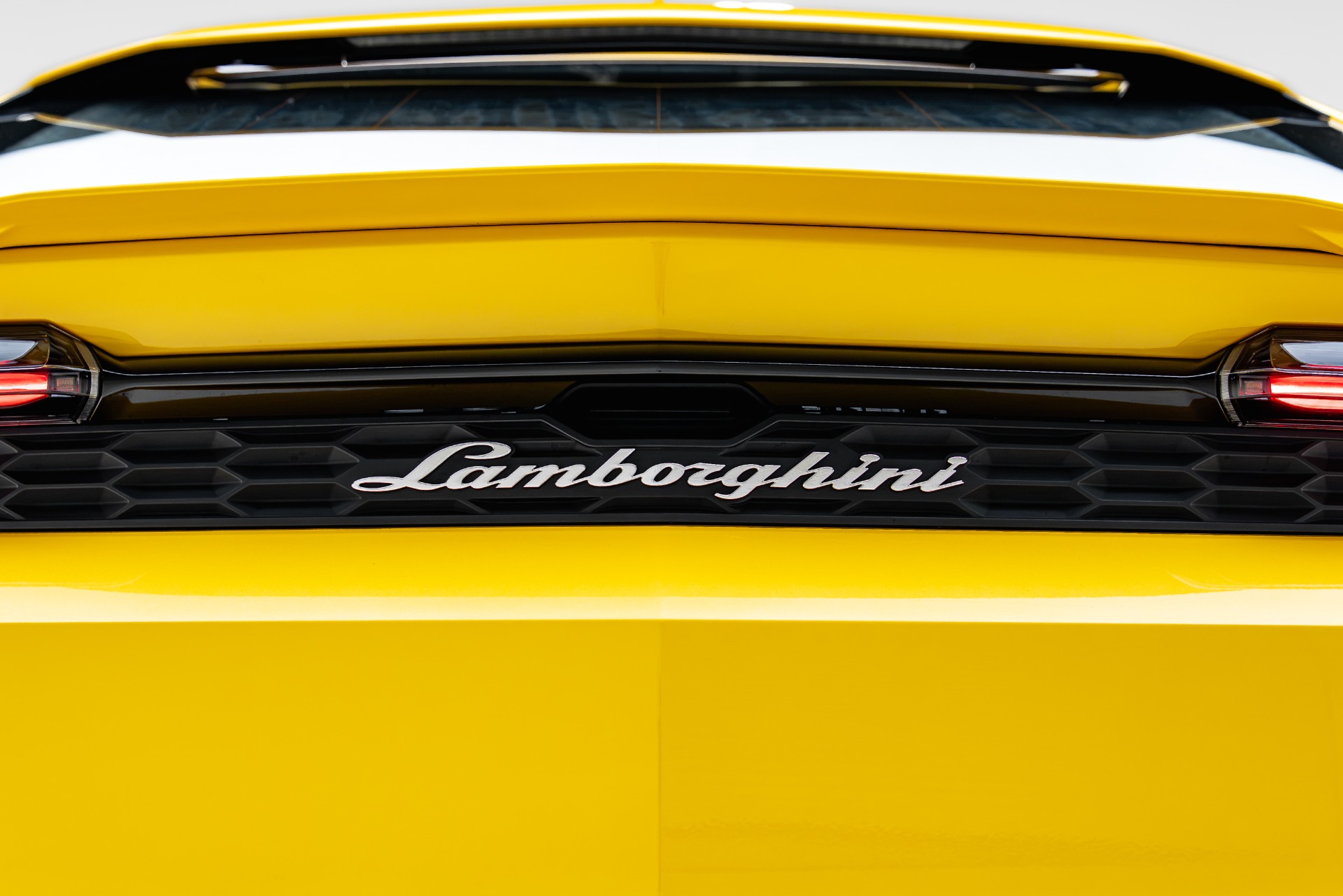 2025 Lamborghini Urus SE - Photo 37
