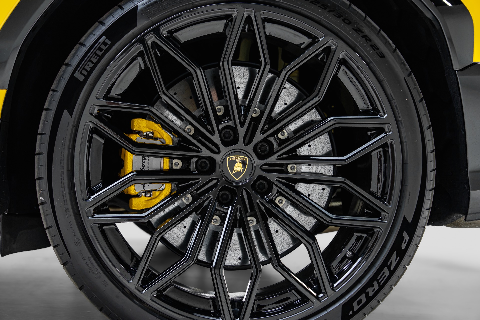 2025 Lamborghini Urus SE - Photo 38
