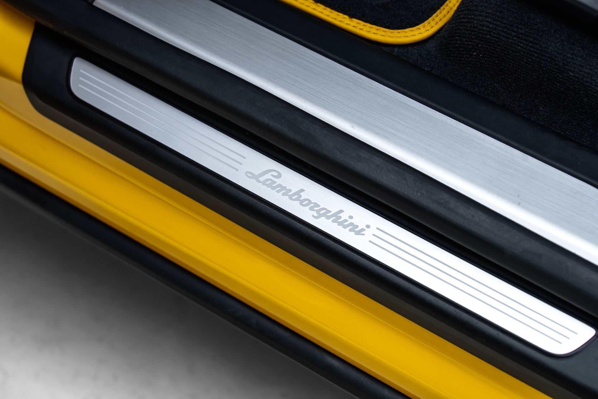 2025 Lamborghini Urus SE - Photo 40