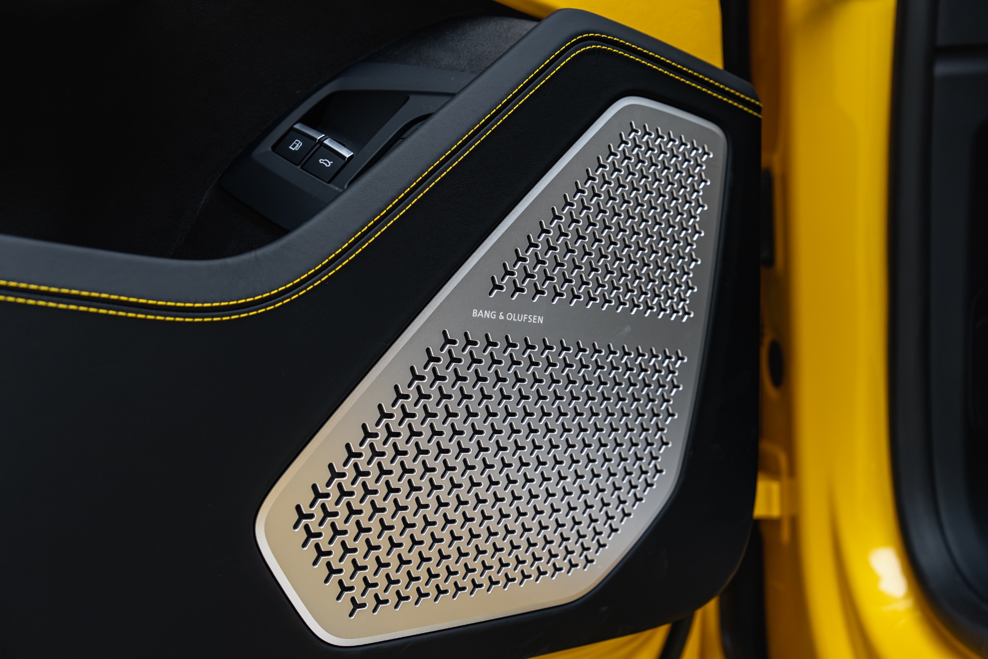 2025 Lamborghini Urus SE - Photo 42