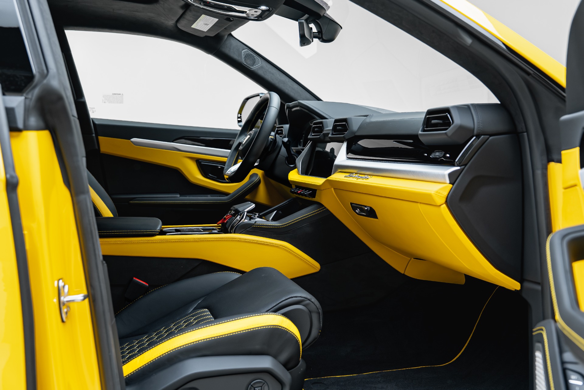 2025 Lamborghini Urus SE - Photo 44