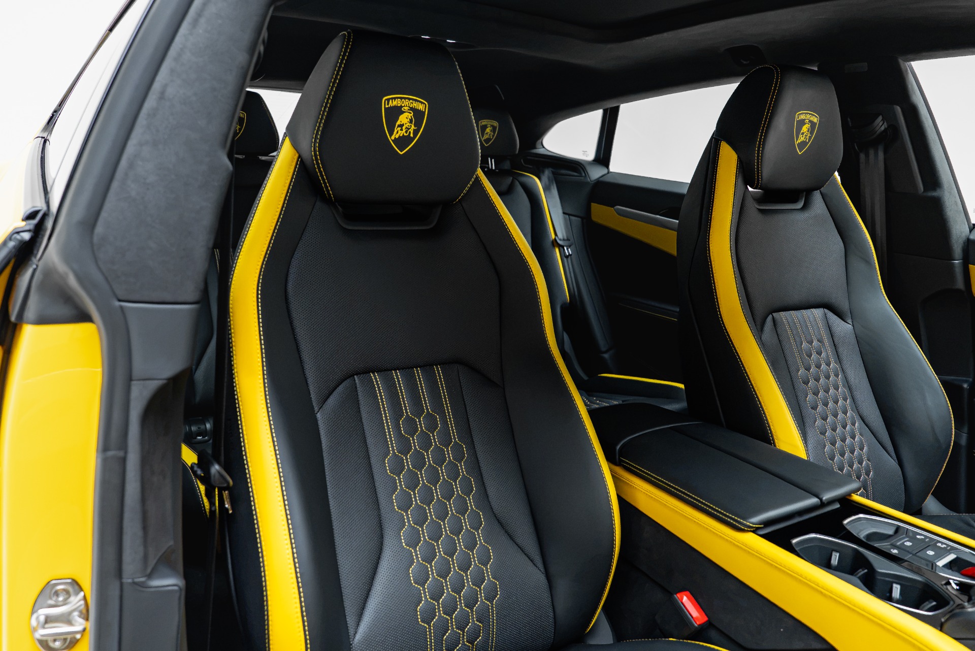 2025 Lamborghini Urus SE - Photo 45