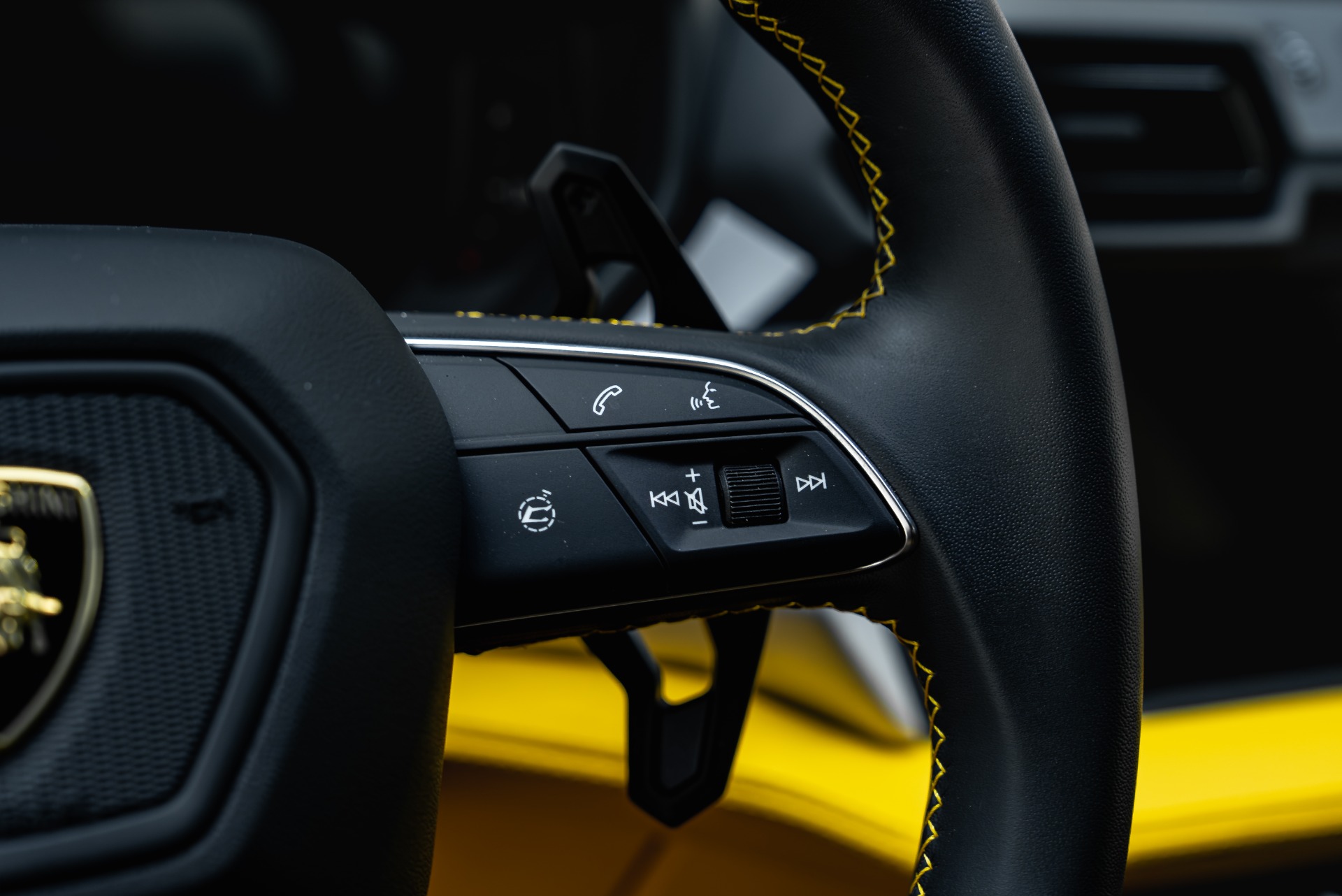 2025 Lamborghini Urus SE - Photo 50