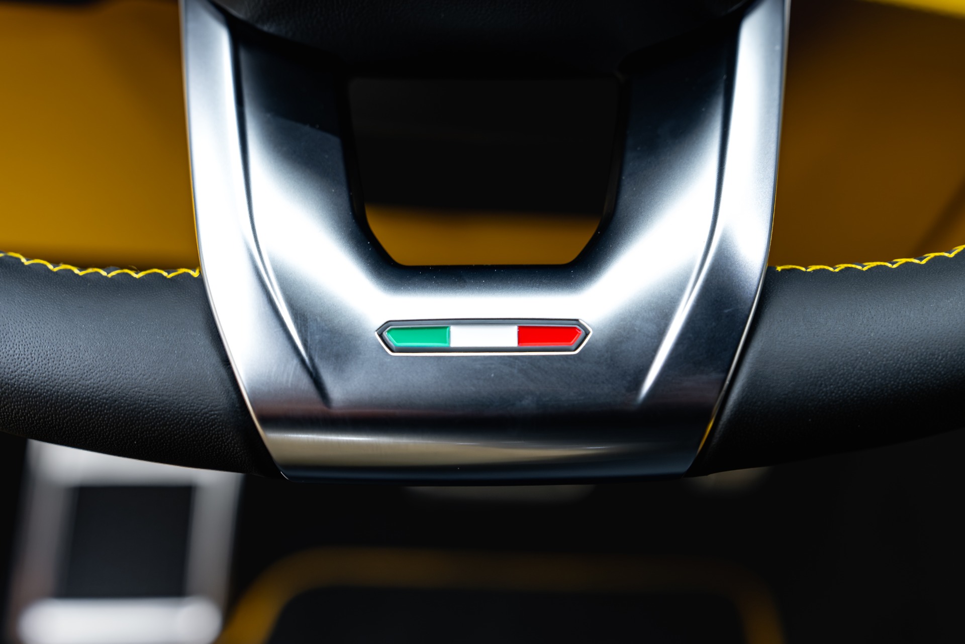 2025 Lamborghini Urus SE - Photo 53