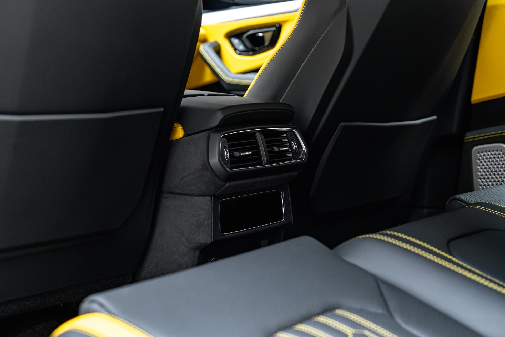 2025 Lamborghini Urus SE - Photo 66