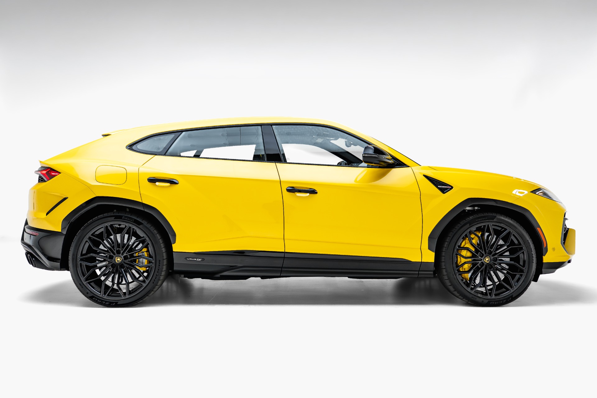 2025 Lamborghini Urus SE - Photo 8