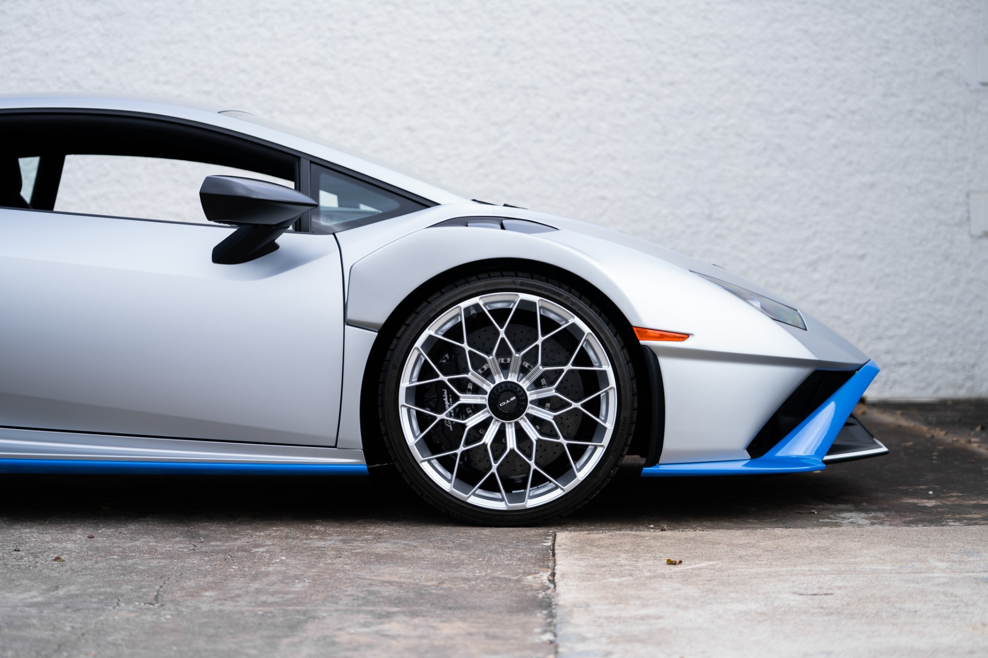 2023 Lamborghini Huracan STO photo 2