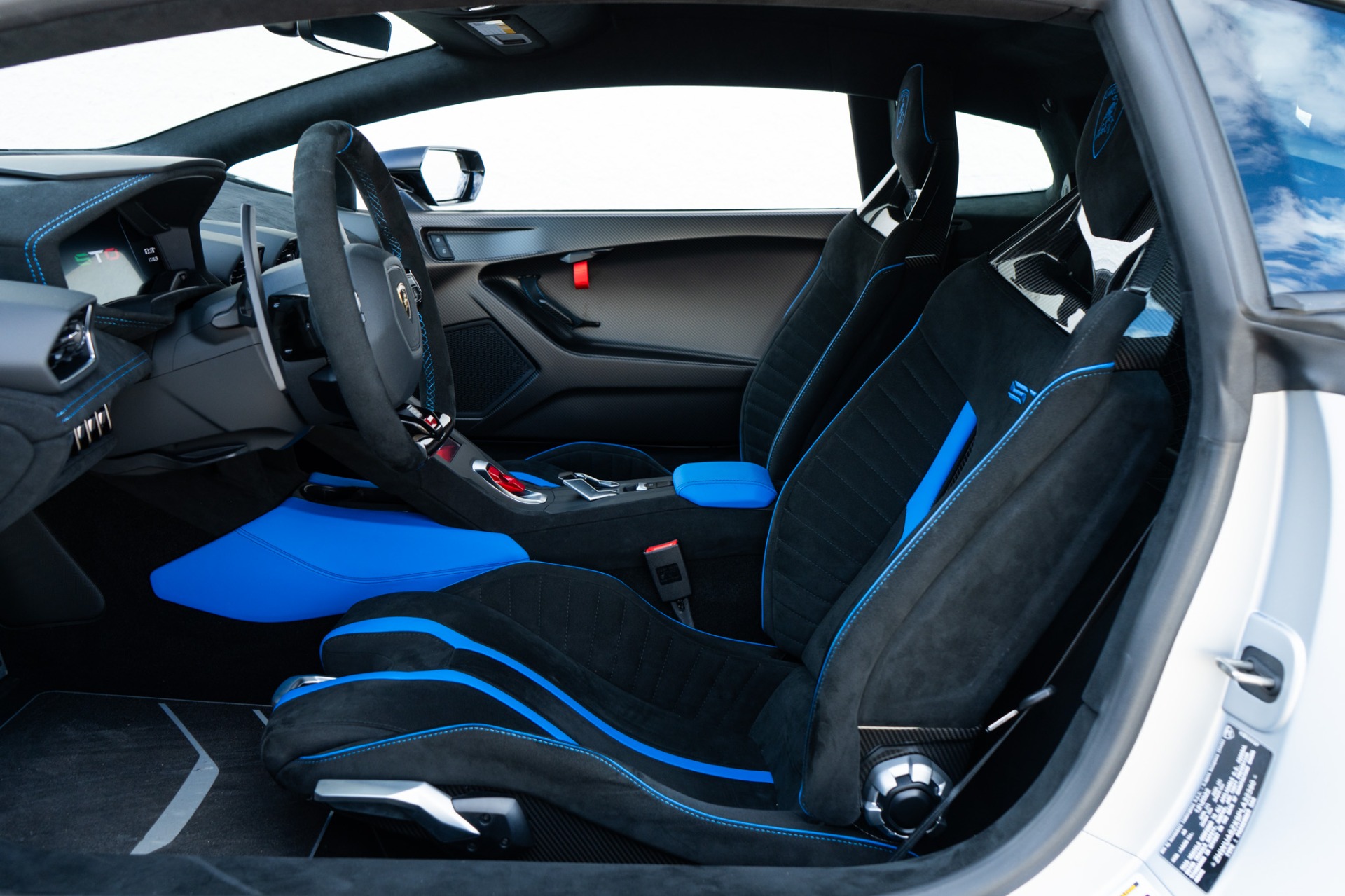 2023 Lamborghini Huracan STO photo 4