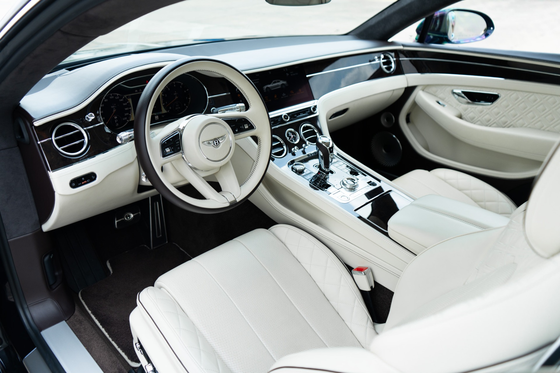 2022 Bentley Continental GT V8 photo 3