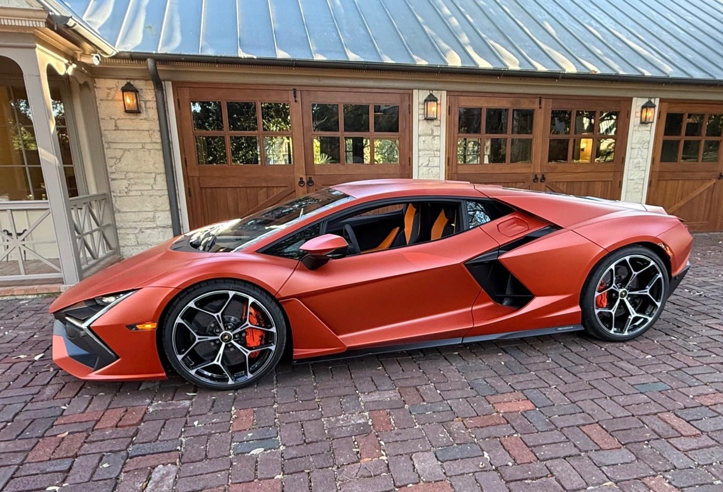 2024 Lamborghini Revuelto photo 2