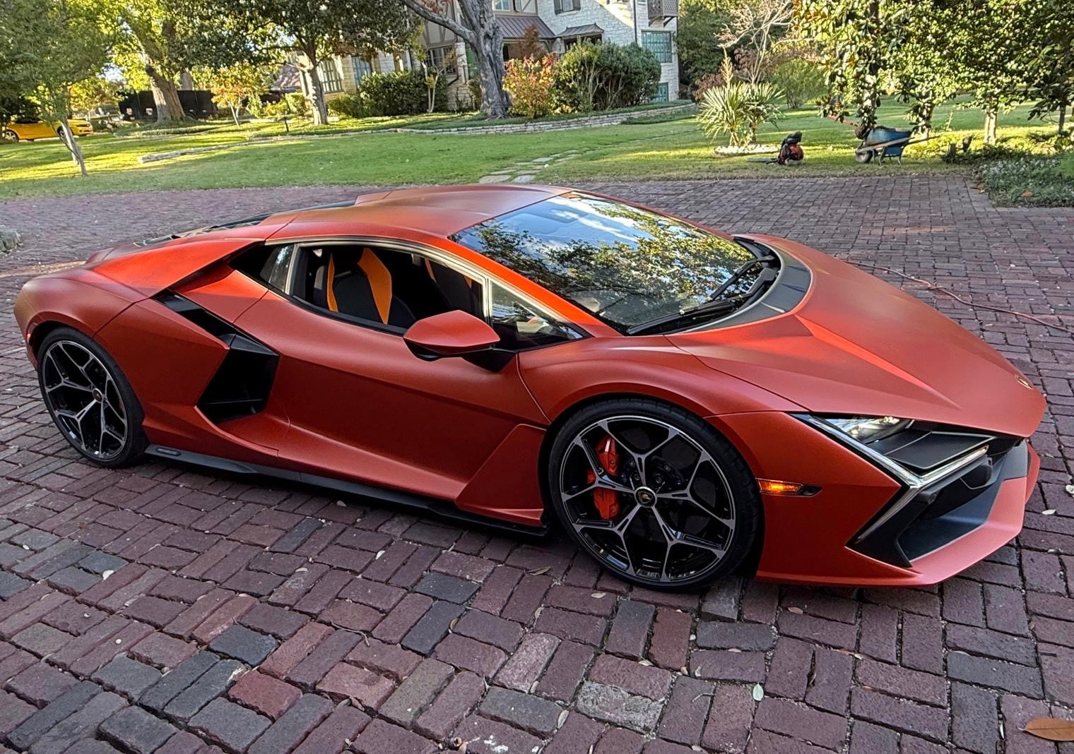 2024 Lamborghini Revuelto photo 3