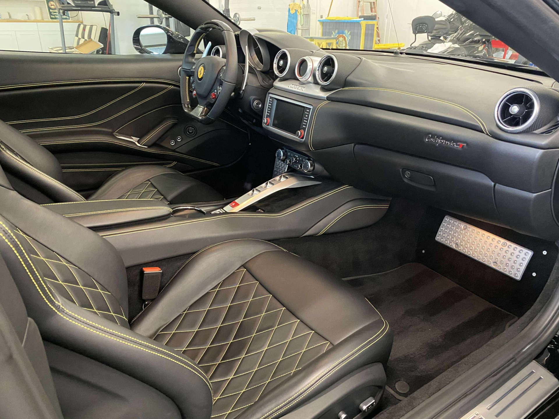 2015 Ferrari California T Base - Photo 8