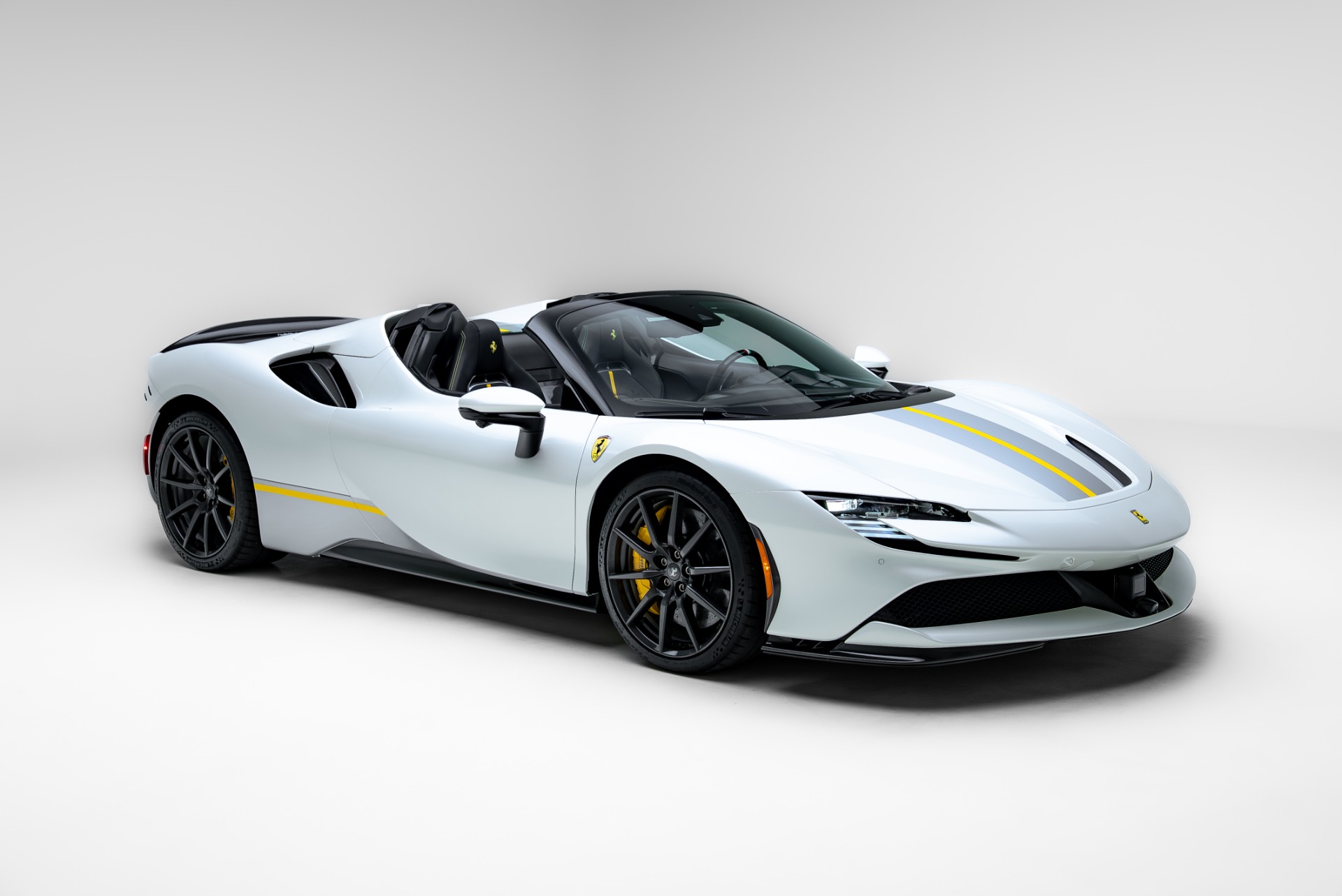 2024 Ferrari SF90 Base - Photo 9