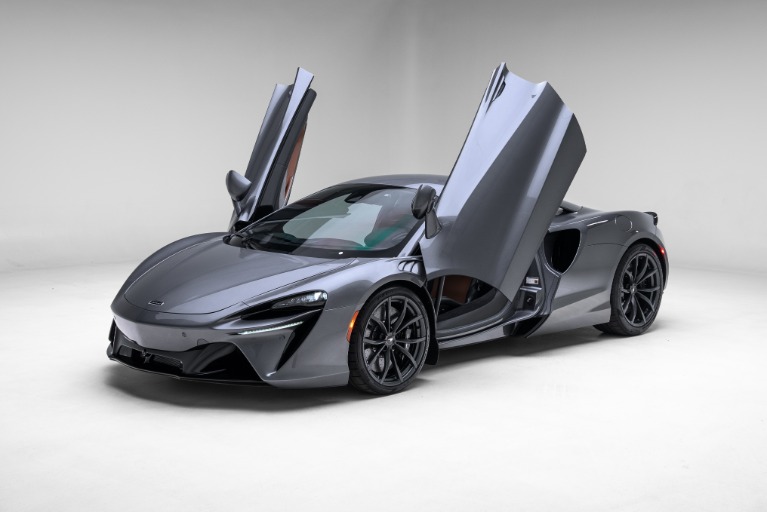 2023 McLaren Artura